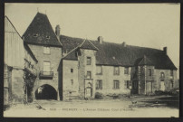 PREMERY - L’Ancien Château. Cour d’Honneur