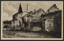 1. MONTSAUCHE (Nièvre). Incendié par les Allemands le 25 Juin 1944. - Hôtel "Idéal" et garage de la Gare.