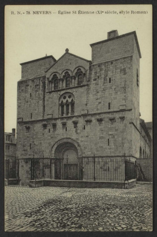 R. N. - NEVERS - Eglise St Etienne (XIe siècle, style Roman)