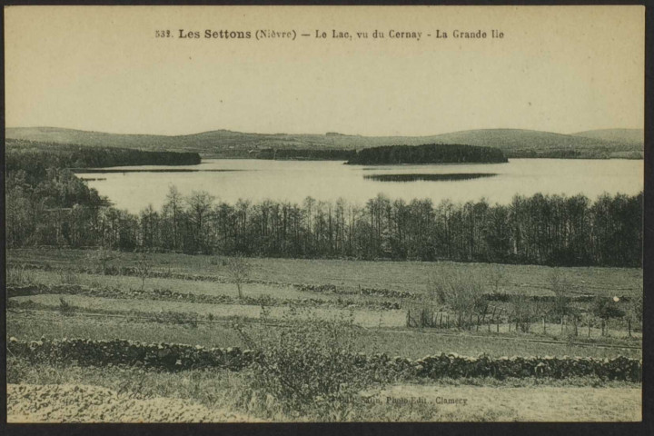 532. les Settons (Nièvre) – Le Lac, vu du Cernay – La Grande Ile