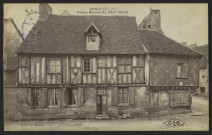 DONZY (Nièvre) Vieille Maison du XVIIe siècle