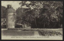 GUIPY (Nièvre) – Château de Chanteloup – Parterre et Colombier