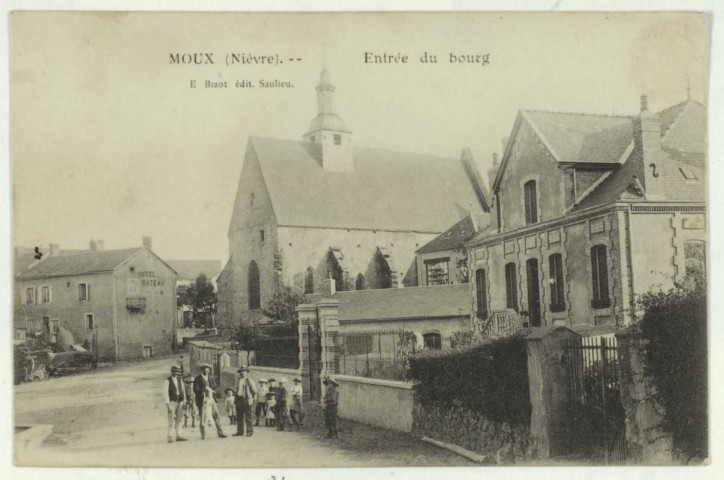 MOUX (Nièvre) – Entrée du Bourg