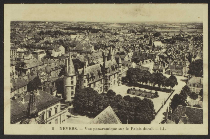 NEVERS. - Palais Ducal.