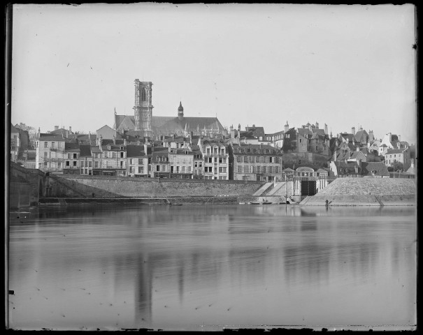 Plaques photographiques de Nevers : vues générales, Loire, pont, cathédrale, palais ducal, couvent Saint-Gildard