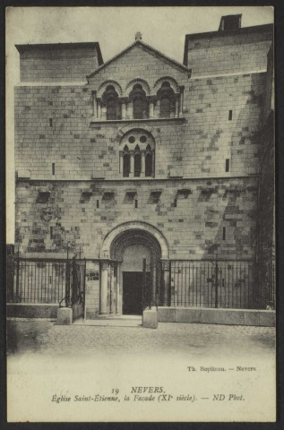 19 NEVERS. Eglise Saint-Etienne, la Façade (XIe siècle). - ND Phot.