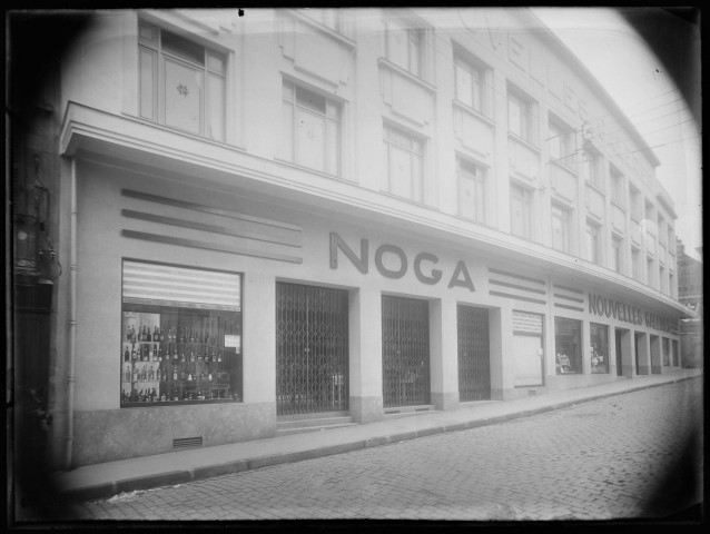 Commerces de Nevers : magasin "Noga / Nouvelles Galeries", magasin "Aux fabriques françaises"