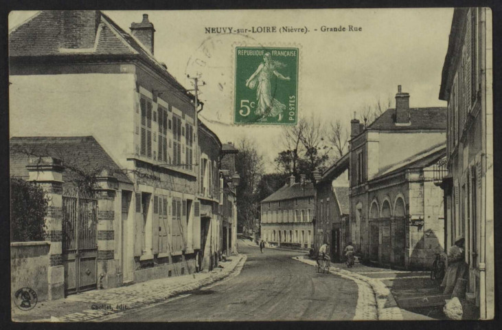 NEUVY-sur-LOIRE – (Nièvre) – Grande Rue