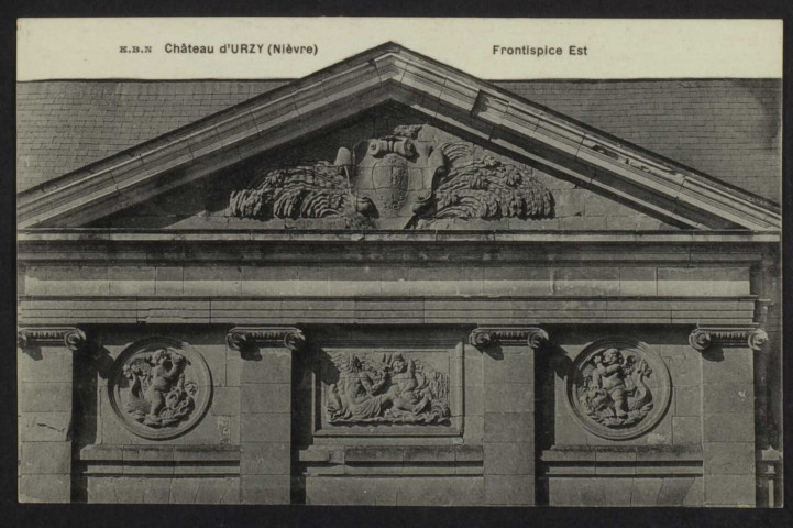 URZY – Château d’URZY (Nièvre) – Frontispice Est