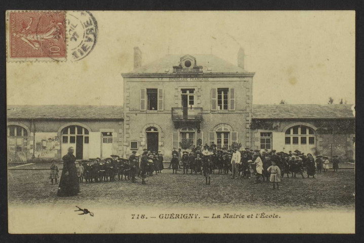 718. - GUERIGNY. - La Mairie et l'Ecole.